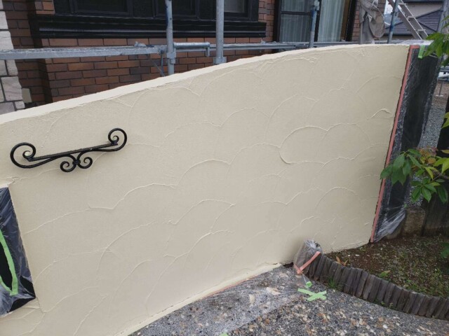 門塀<br />
擁壁用塗装完了